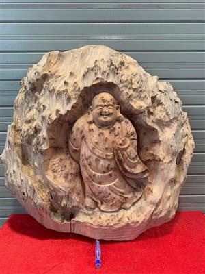 Tượng Phật Di Lặc Đứng Tay Dâng Vàng Gỗ Chóp Nu Ngọc Am Thơm Nức Mũi, Chóp Nu Ngọc Am Đục Tượng Di Lặc